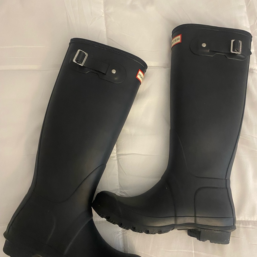 Barley worn and great condition. Just don’t fit right.